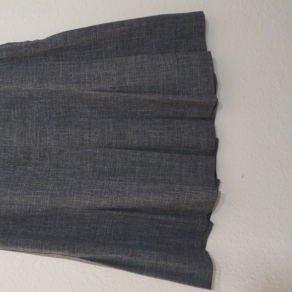 SLIGHTLY USED GRAY SKIRT NO SIZE NO BRAND NAME SIZE 15INCH BY 22INCH - Picture 3 of 11